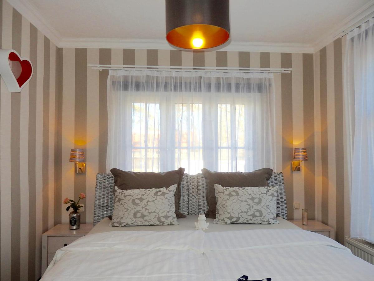 Strandhotel Villa Louisa & Appartementhaeuser Villa Josephine Und Villa Christine Юлиусрух Экстерьер фото