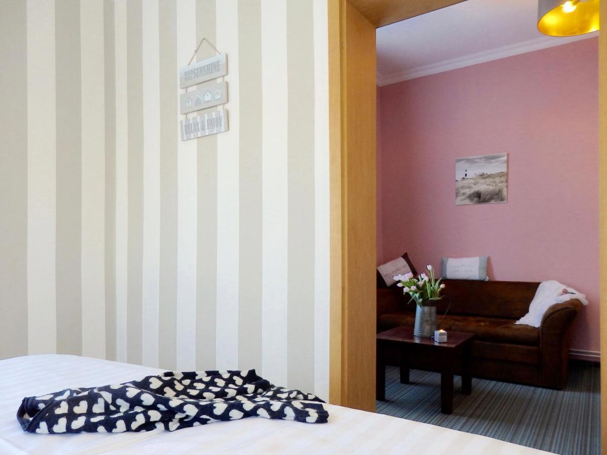 Strandhotel Villa Louisa & Appartementhaeuser Villa Josephine Und Villa Christine Юлиусрух Экстерьер фото